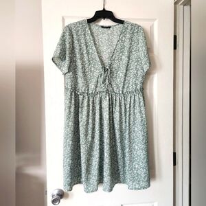 Shein Curve Green and White Dress Size 1XL